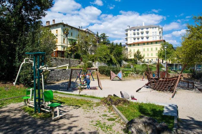 Apartments Lovro Lovran Exterior foto